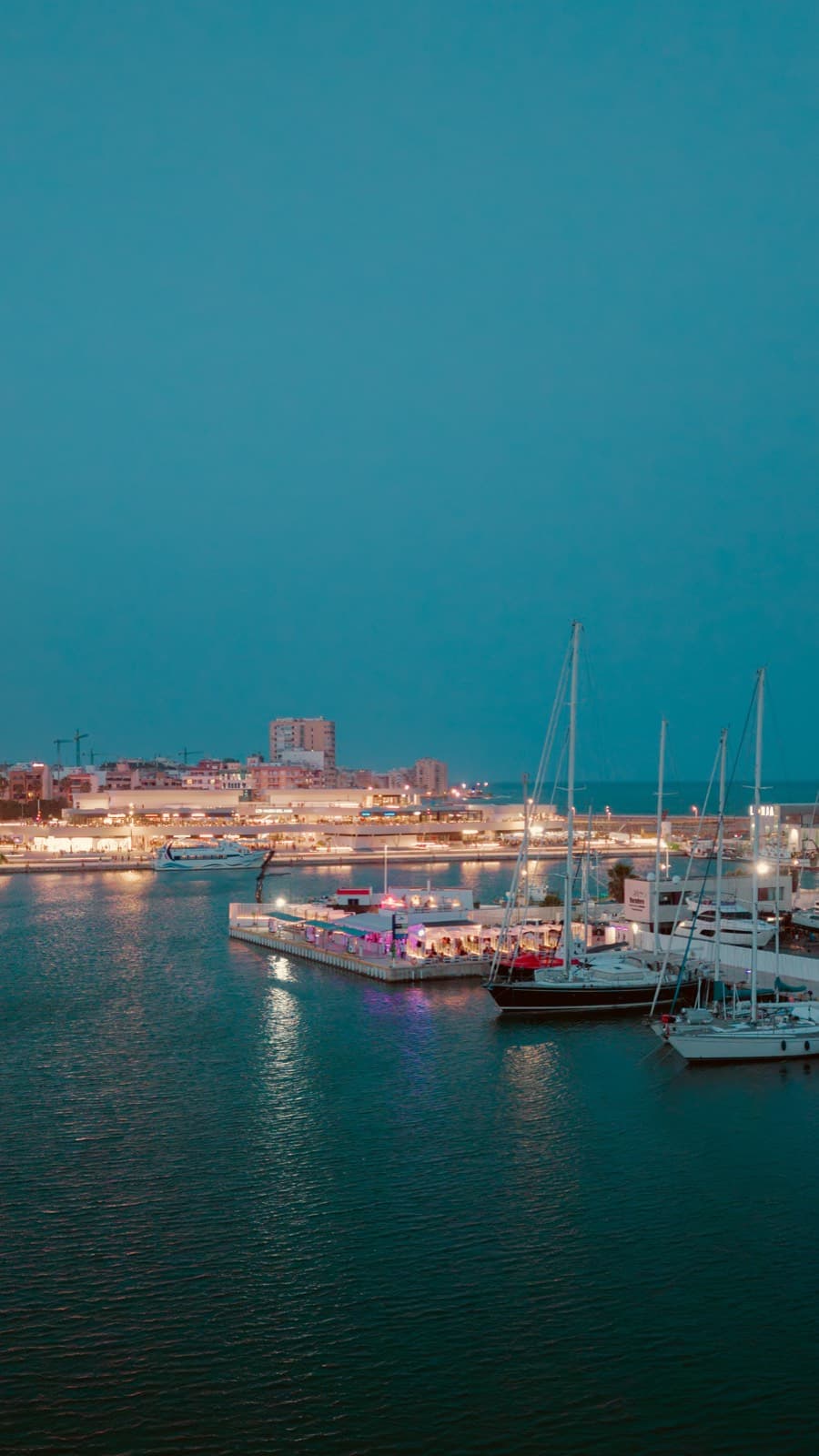 El puerto de Marina Salinas a vista de pájaro